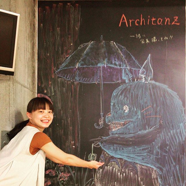 黒板書き変えました！！ 皆さんもアーキタンツのトト○と一緒に写真を撮ろう！#architanz を付けて投稿してね️服部画伯インスタに初登場！！ #architanz #dance #ballet #art #drawing #studio #ghibli #tokyo #japan #kawaii