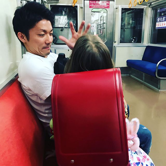 7月金夜クラス講師決定と8月入門クラス新設のお知らせ..7月の未定箇所であった講師が決定いたしました∩^ω^∩..4月より、水曜朝イチ入門クラスを担当してくださっている菊池先生が初級クラスを教えてくださることとなりました!..お客様から、「初級クラスもやってほしい!」「夜のクラスはやらないの?」などなど…沢山のお声をいただき実現した、菊池先生夜の初級クラス..8月からは同じ時間枠で入門クラスを担当していただきます♪.ぜひ菊池先生のクラスを楽しみにいらしてください♪.また、ブログも更新しましたので遊びに来てください♪.皆様のお越しをお待ちしております(*゚∀゚*)
